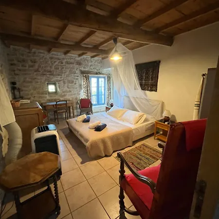 Lejlighed De Pierrebrune Issirac