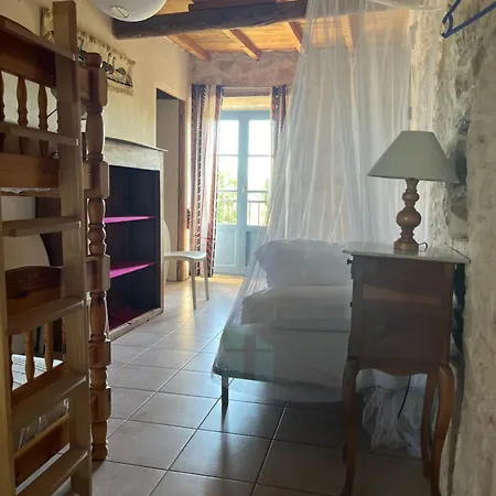 De Pierrebrune Apartment Issirac